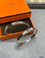 Hermès CNC Button Half-Diamond Bangle High-End Version - Image 7