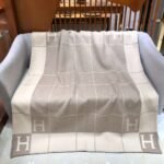 High-quality wool and cashmere blend cushion and blanket - Image 2