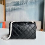 TORY BURCH
New Fleming Convertible Shoulder Bag
Dimensions: 27*17.5*10 cm - Image 4