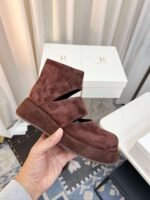 The row of high-quality shoes - Image 12