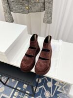 The row of high-quality shoes - Image 7