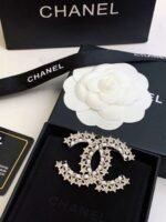 Chanel diamond brooch - Image 6