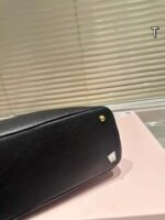 miumiu shell bag,39×30cm - Image 2