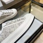 Top quality embroidered Dior shoes with animal prints - Image 2