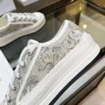 Top quality embroidered Dior shoes with animal prints - Image 5
