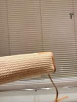 Prada new straw bag, size 32×15cm - Image 5