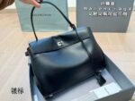 Balenciaga fashion new bag   size
39.9*29.9*12.9 - Image 3