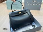 Balenciaga fashion new bag   size
39.9*29.9*12.9