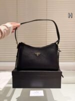 Prada bag  30×19
