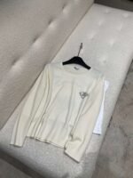 Chanel cashmere sweater of high quality - Image 4