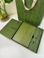 Gucci notebook and pen set - Image 6