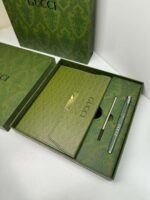 Gucci notebook and pen set - Image 4