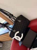 Chanel camera bag, size 28 × 10 × 16 - Image 3