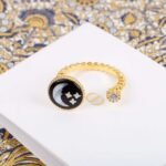 Dior high-version ring