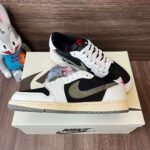 NIKE sports sneakers