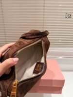 MIUMIU round bag  size:22*9 - Image 15