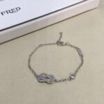 FRDE Diamond 8-figure buckle horseshoe buckle bracelet White pink blue - Image 5