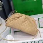 BOTTEGA VENETA Soft lambskin cloud bag, premium version. Dimensions: 23x13x8cm - Image 17