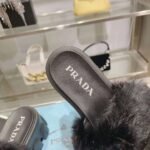 PRADA Advanced otter rabbit fur slippers - Image 5