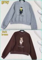 Ralph Lauren’s latest fall/winter collection: a high-quality sweatshirt featuring a bear wearing a coat. - Image 2