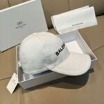 Balenciaga classic baseball cap embroidered in black and white - Image 5