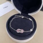 FRDE Diamond 8-figure buckle horseshoe buckle bracelet White pink blue - Image 16