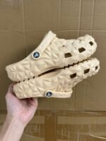 Crocs classic durian slippers - Image 11