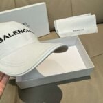 Balenciaga classic baseball cap embroidered in black and white - Image 6