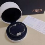 FRDE Diamond 8-figure buckle horseshoe buckle bracelet White pink blue - Image 7