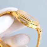 Patek Philippe to create a classic timepiece 7118 lady Nautilus full diamond limited edition - Image 7