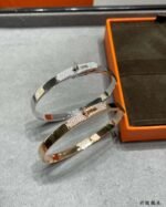 Hermès CNC Button Half-Diamond Bangle High-End Version - Image 5