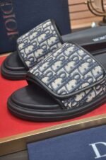Dior Original 1:1 slippers - Image 16