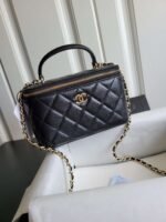 Chanel cosmetic bag high-end version delicate lambskin material size：9.5x17x8cm - Image 8