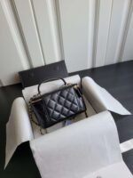 Chanel cosmetic bag high-end version delicate lambskin material size：9.5x17x8cm - Image 2