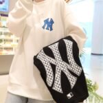 MLB Classic crew neck sweatshirt - Image 10