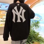 MLB Classic crew neck sweatshirt - Image 3