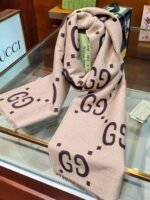 GUCCI Top version wool silk scarf