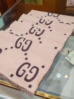 GUCCI Top version wool silk scarf - Image 3