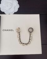 Chanel New Round Pearl Black Leather Double Brooch - Image 3