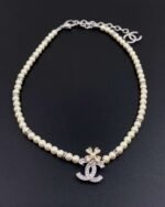 Chanel two-tone flower pearl necklace - Image 6