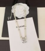 Chanel two-tone flower pearl necklace