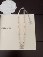 Chanel two-tone flower pearl necklace - Image 2