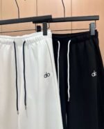 alo Casual set: crew neck sweatshirt and sweatpants - Image 2