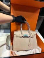 Hermes Kelly handbag suede material - Image 4