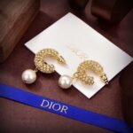 DIOR’s new artistic hollow earrings - Image 3