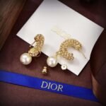 DIOR’s new artistic hollow earrings - Image 2
