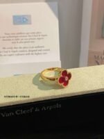 Van Cleef & Arpels four-leaf clover ring - Image 9