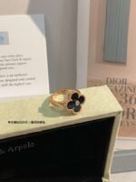 Van Cleef & Arpels four-leaf clover ring - Image 5