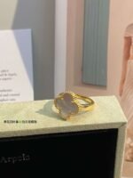 Van Cleef & Arpels four-leaf clover ring - Image 3