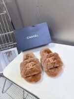 CHANEL The latest autumn and winter slippers are made of soft and warm materials. The lining of the high-end version is made of wool - Image 3